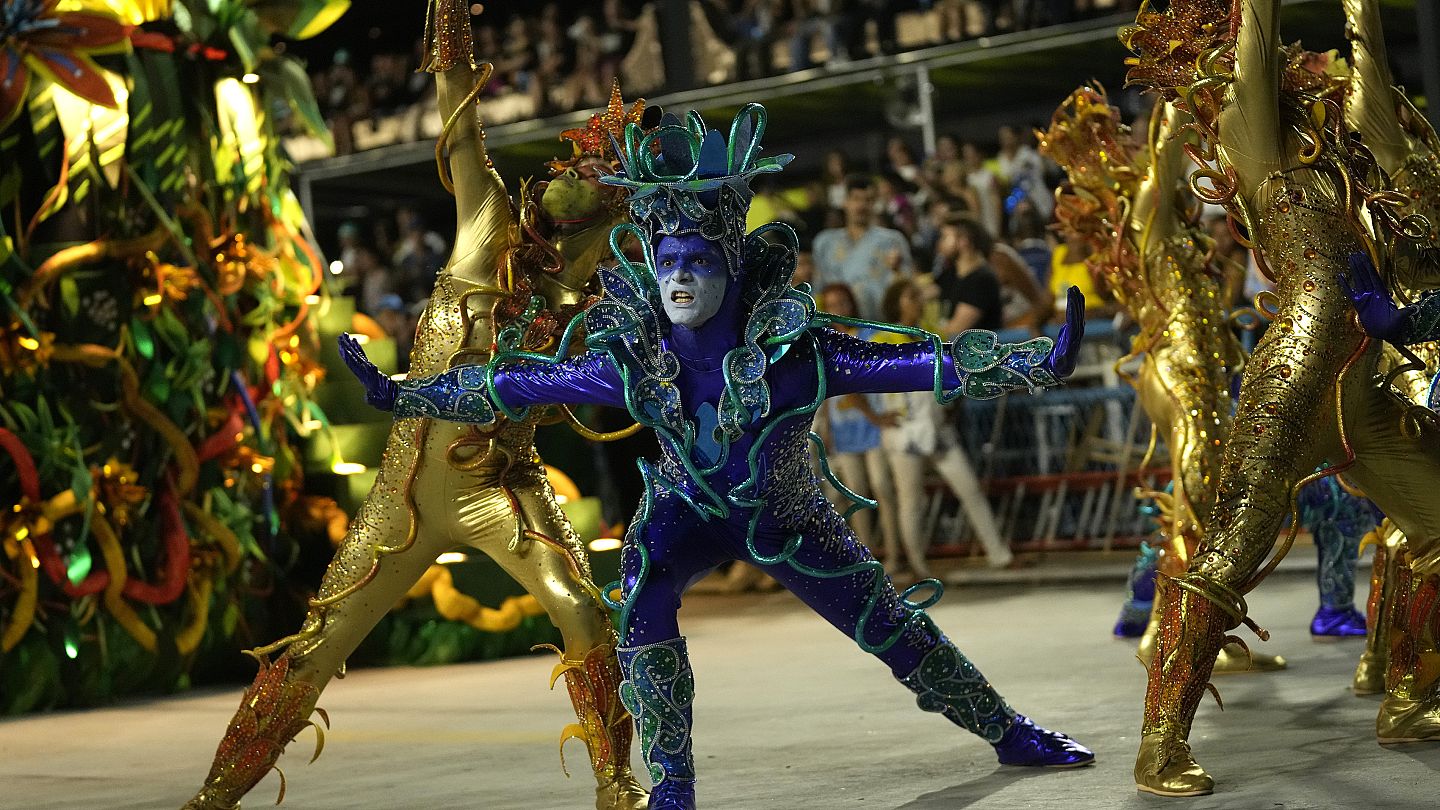 Rio De Janiero S Colourful Carnival Parade Returns After Pandemic Hiatus Euronews