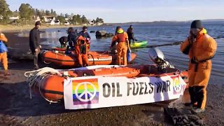 Activistas de Greenpeace bloquean un petrolero ruso en Noruega