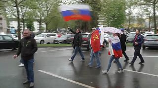 Bandiere russe e con falce e martello. (Lahr, 25.4.2022)
