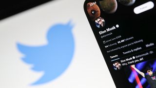 Twitter'dan yapılan açıklamada, şirketin hisse başına 54,2 dolara Musk'a satılmasına yönelik anlaşmanın sağlandığı bildirildi