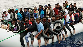 Migrantes rescatados en el Mediterráneo el 25 de abril de 2022