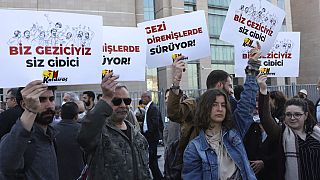 Διαδήλωση στην Τουρκία υπέρ του καταδικασμένου σε πολυετή κάθειρξη Οσμάν Καβαλά