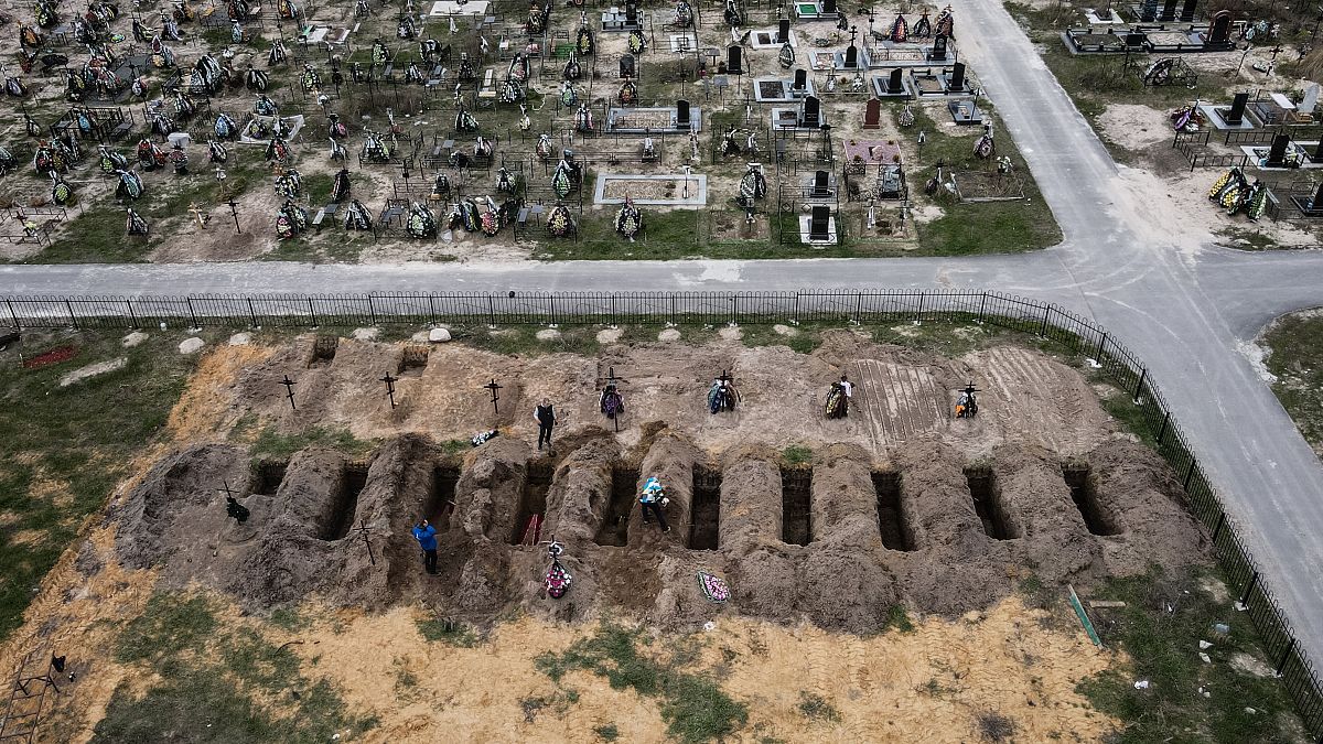 مقبرة في بوتشا، أوكرانيا 