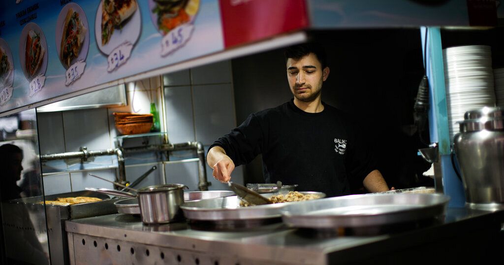 Guerre en Ukraine : la hausse des prix heurte des restaurateurs turcs