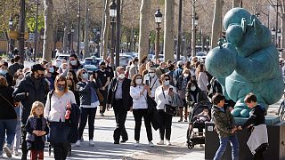 صورة أرشيفية لشارع الشانزليزيه وسط العاصمة الفرنسية باريس 28 مارس 2021.