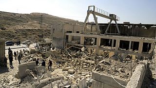 Untersuchungen nach einem israelischen Luftangriff in der Nähe von Damaskus, 07.03.2022