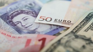 اسکناس‌های دلار، یورو و پوند