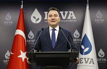 Demokrasi ve Atılım Partisi (DEVA) Genel Başkanı Ali Babacan, partisinin genel seçimlere kendi adı ve logosuyla gireceğini açıkladı