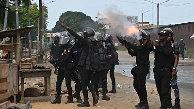 Many injured in a clash between police and students in Ivory Coast 