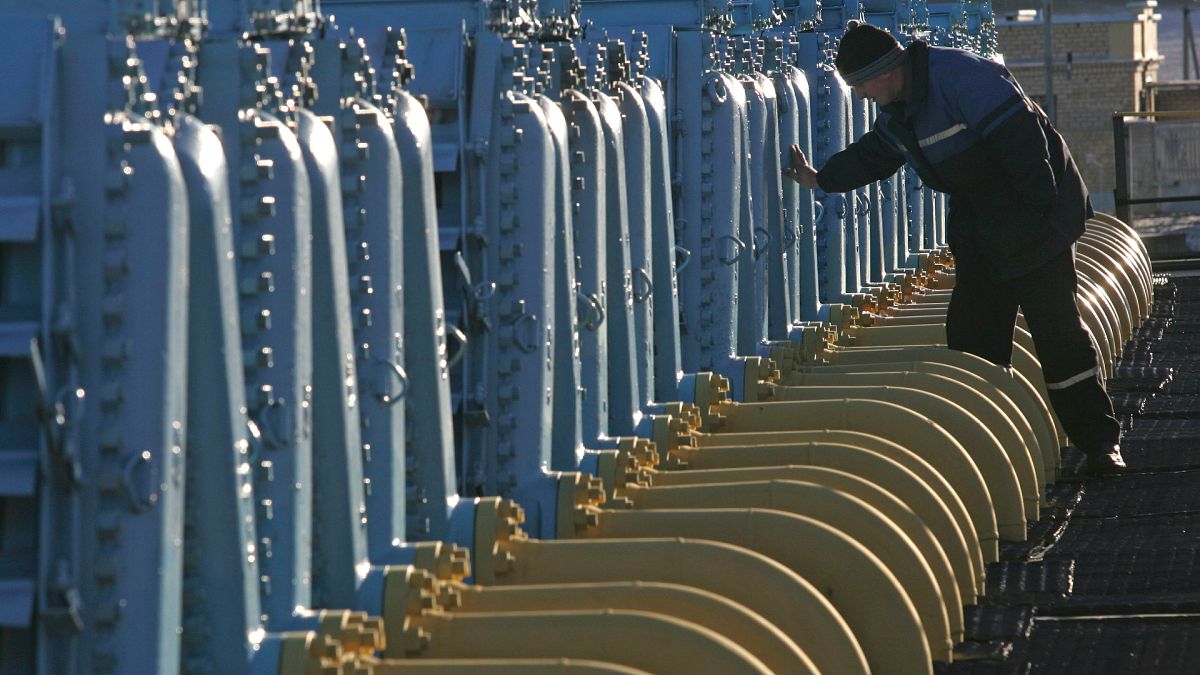 Rus enerji şirketi Gazprom, rubleyle ödeme sistemine uymadıkları için Bulgaristan ve Polonya'ya doğal gaz sevkiyatını tümüyle durdurduğunu açıkladı