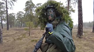Gyakorlatozó svéd katona Gotlandon