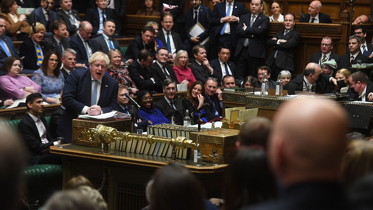 رئيس الوزراء البريطاني بوريس جونسون أثناء إجابته على الأسئلة في مجلس العموم البريطاني