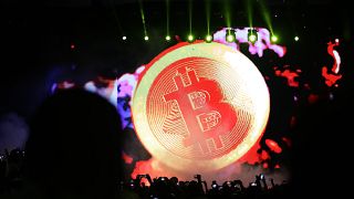 Bitcoin passa a ser moeda oficial