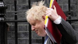 Boris Johnson a Downing Street 10 előtt 2022. április 27-én 