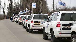 Автоколонна сотрудников миссии ОБСЕ выезжает с территории самопровозглашённой ДНР. 1 марта 2022 г. 
