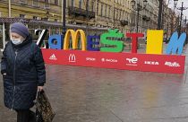 Инсталляция с лозунгом для импортозамещения "Заместим" и логотипами компаний, объявивших об уходе из России