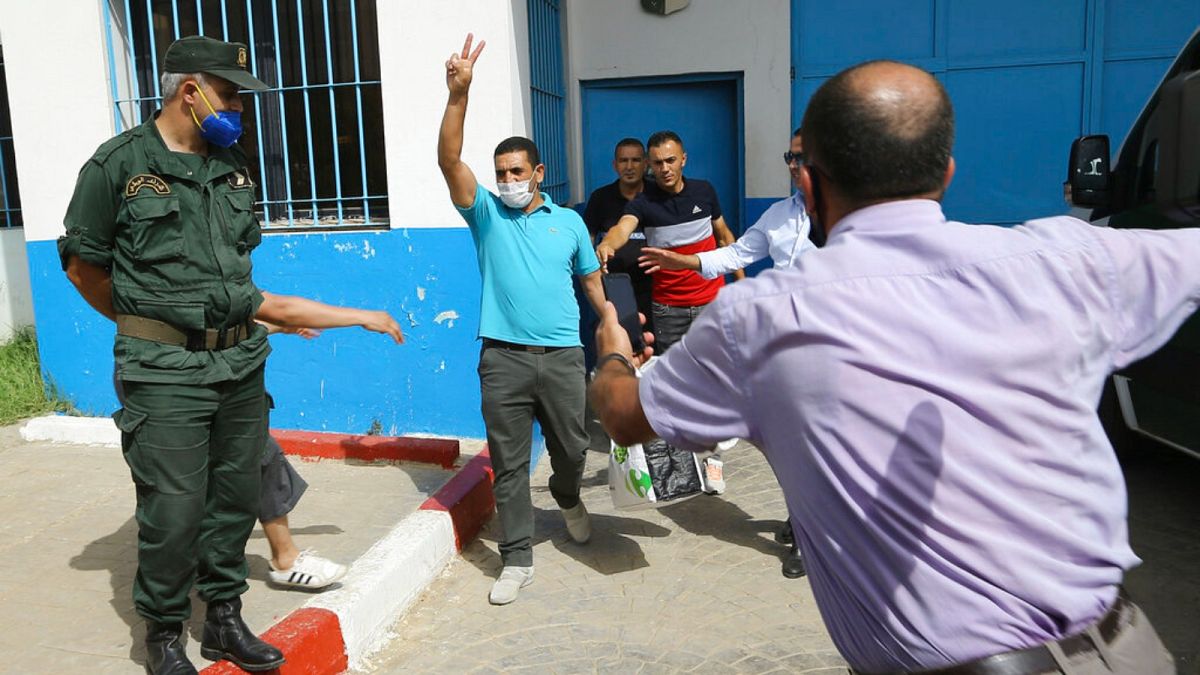 صورة من الارشيف-الناشط كريم طابو بعد إطلاق سراحه من سجن القليعة غرب الجزائر العاصمة، 2 يوليو 2020.