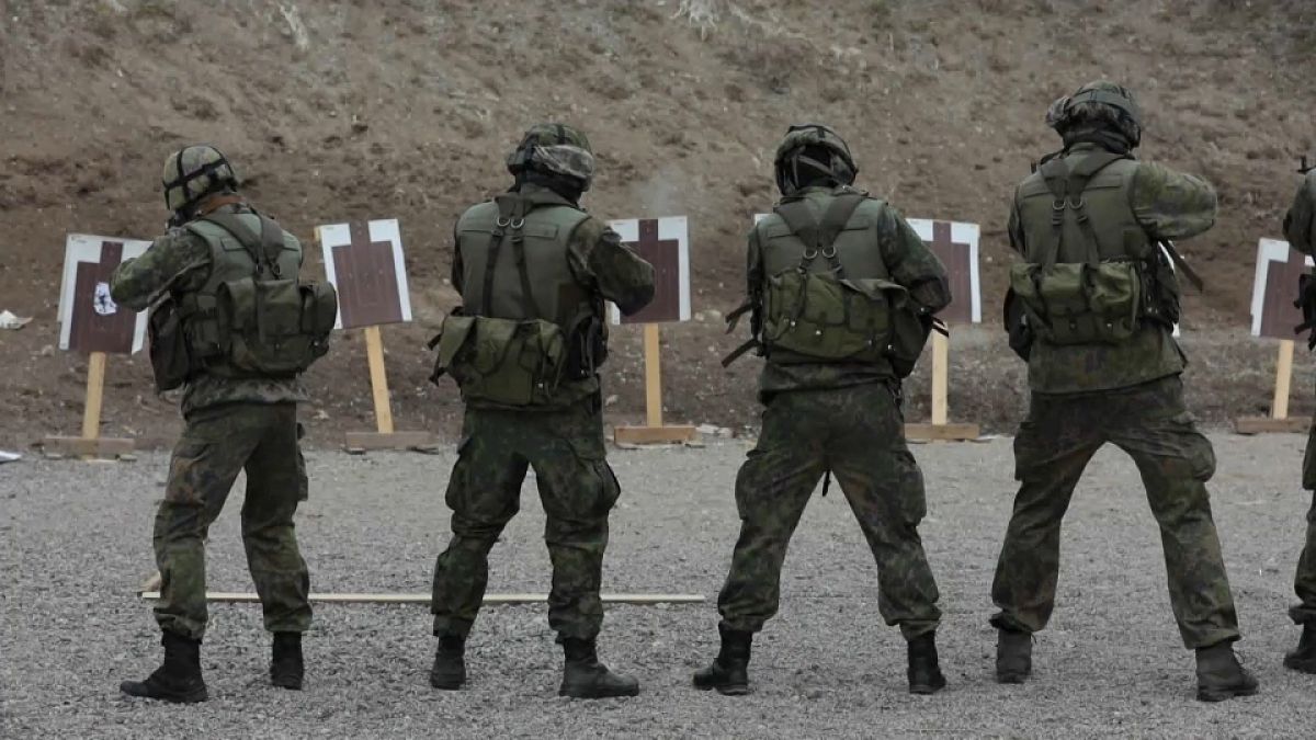 مدنيون فنلنديون يتدربون على السلاح