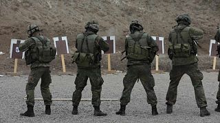 Finlandiya'da siviller silah eğitimi alıyor
