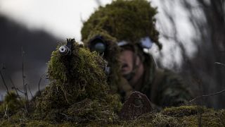 جندي أمريكي يشارك في التدريبات العسكرية الدولية الرد البارد في ساندستراند شمال النرويج> 2022/03/21