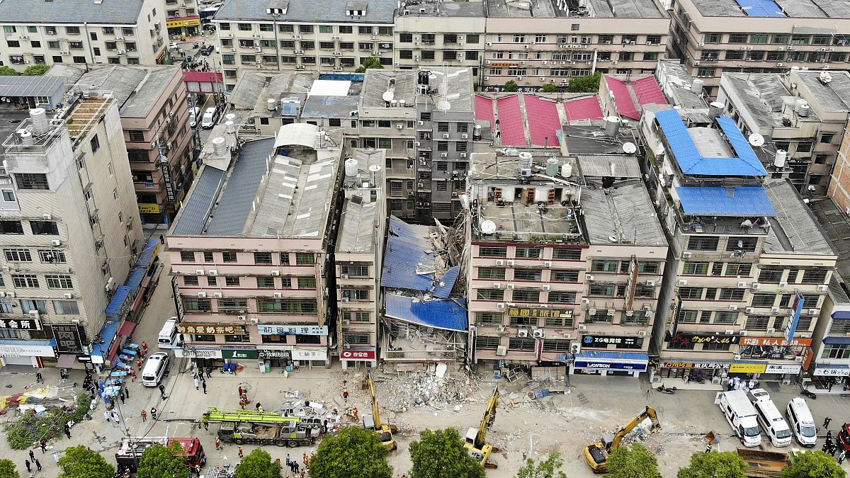 In Changsha ist ein sechstöckiges Wohnhaus kollabiert, 29.04.2022