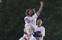Marcelo, capitán del Real Madrid, celebra su 35ª Liga en Cibeles, Madrid (España).