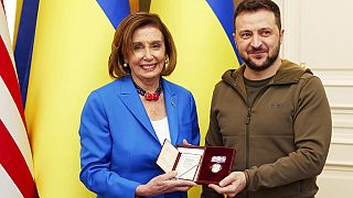 Nancy Pelosi incontra Volodymyr Zelenski a Kiev