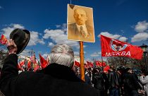 Apoiantes do Partido Comunista russo celebram Dia do Trabalhador em Moscovo