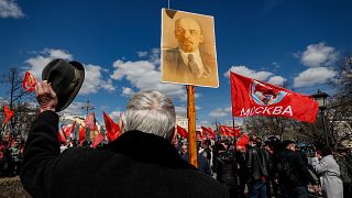 Apoiantes do Partido Comunista russo celebram Dia do Trabalhador em Moscovo