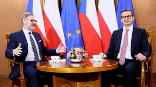 Petr Fiala cseh miniszterelnök és Mateusz Morawiecki lengyel miniszterelnök Varsóban április 29-én