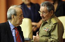 Imagen de archivo de 2012 de Ricardo Alarcón, a la sazón presidente de la Asamblea Nacional, con el entonces presidente Raúl Castro
