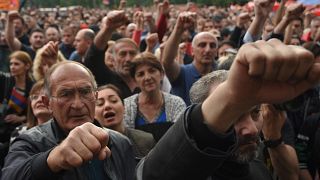 Tüntetők Jerevánban 2022. május 1-jén.