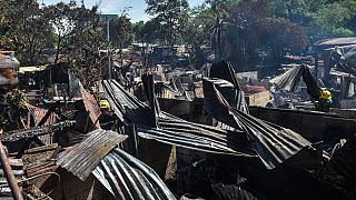 Başkent Manila'da çıkan yangında 8 kişi can verdi, 80 ev yok oldu