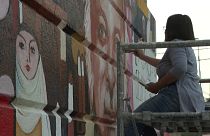 نقاشی هنرمند عراقی روی دیوارهای بغداد
