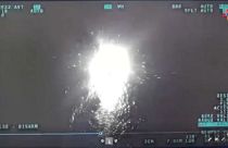 مجتزأ من فيديو نشرته وزارة الدفاع الأوكرانية لعملية استهداف زورقين روسيين بطائرة مسيرة تركية الصنع