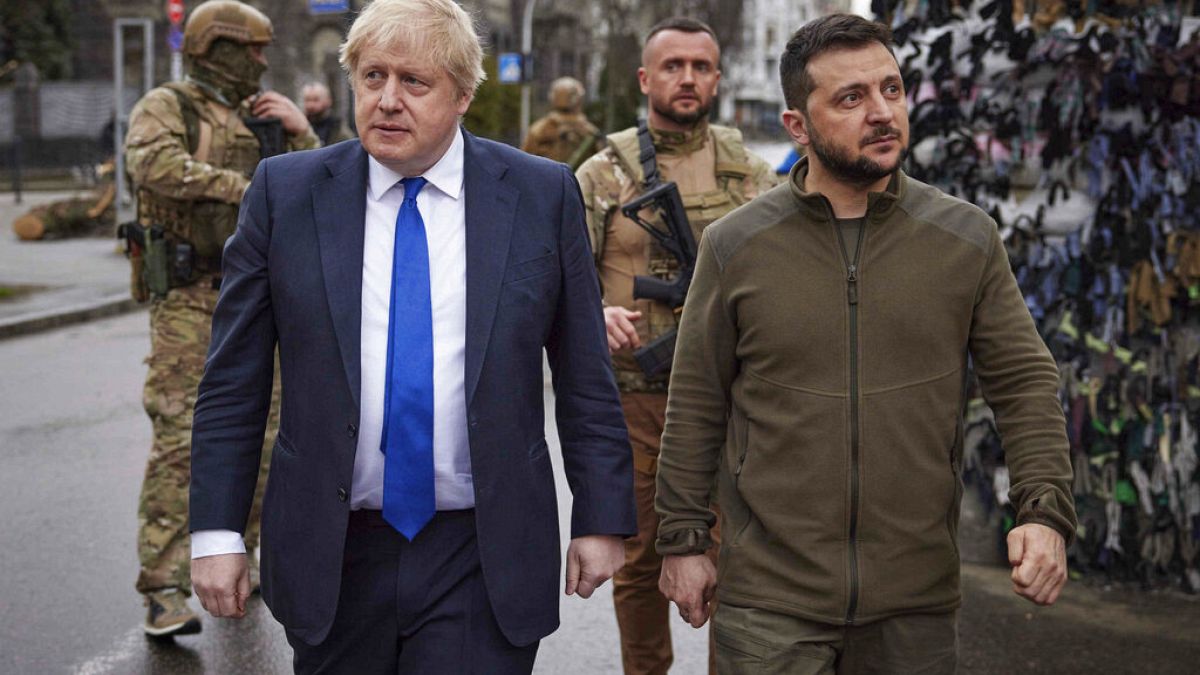  Ukrainian President Volodymyr Zelenskyy, right, and Britain's Prime Minister Boris Johnson walk during their meeting in downtown Kyiv, Ukraine, Saturday, April 9, 2022. 