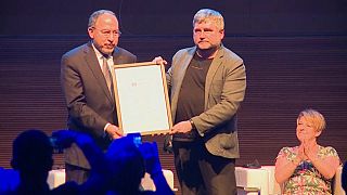 Le président de l'Association des journalistes du Bélarus récompensé en Uruguay (2 mai 2022)