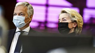 Didier Reynders jogérvényesülésért felelős biztos Ursula von der Leyen társaságában