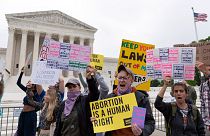 متظاهرون مناصرون لحق الإجهاض أمام المحكمة العليا الأمريكية، واشنطن، الثلاثاء 3 مايو 2022