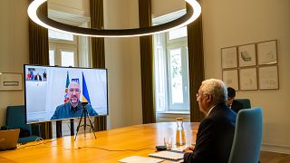 António Costa e homólogo ucraniano, Denys Shmygal, reunidos por videoconferência