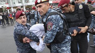 С начала протестов в нескольких городах Армении были задержаны десятки человек
