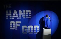 Diego Maradona'nın "Tanrı'nın Eli" golünü attığı maçta giydiği forma açık arttırmada rekor fiyata satıldı