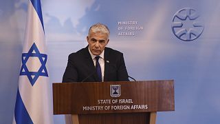 Jair Lapid izraeli külügyminiszter jeruzsálemi sajtótájákoztatóján