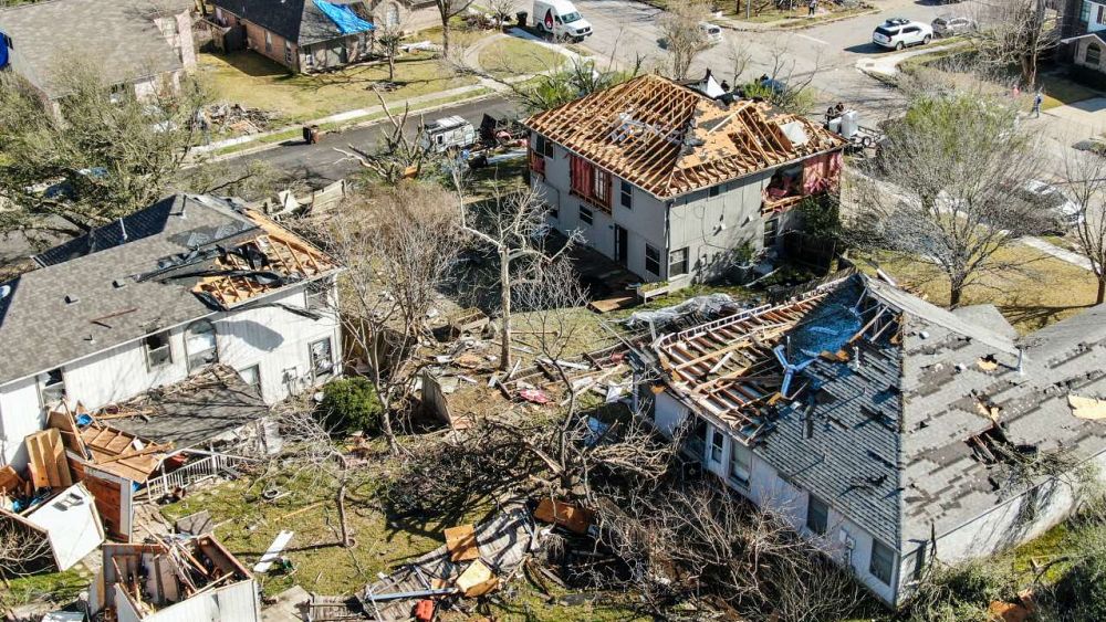 Incêndios e tornados estão a ameaçar o sul dos eua