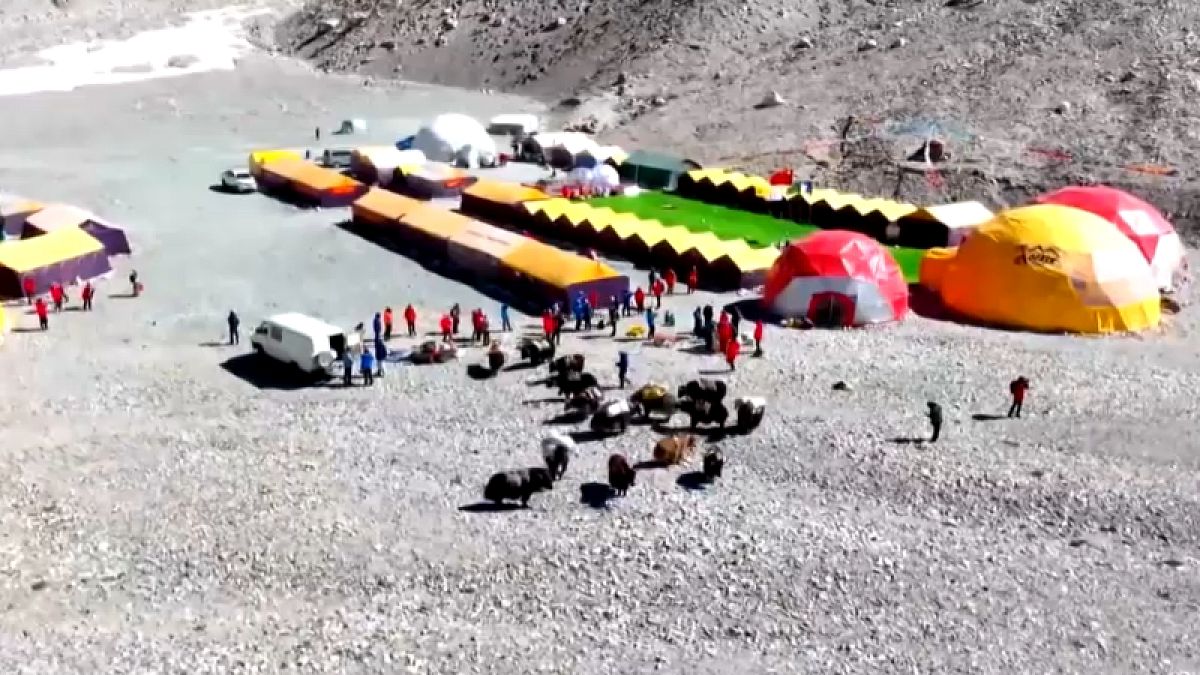 Station de surveillance météorologique sur le mont Everest
