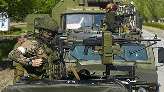 Russische Soldaten auf Militärfahrzeugen in der Nähe von Saporischschja, Mai 2022