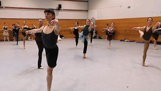 Bailarinas ucranianas treinam na Companhia Nacional de Dança de Espanha
