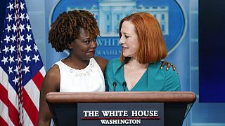 Karine Jean-Pierre (à g.) nouvelle porte-parole de la Maison Blanche et Jen Psaki (à d.), sa prédécesseur - Washington, le 05/05/2022