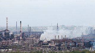Rauch über dem Stahlwerk Azovstal in Mariupol