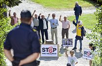 احتجاجات أثناء إلقاء وزير الخارجية الإيراني، جواد ظريف، محاضرة داخل معهد ستوكهولم الدولي لأبحاث السلام، في السويد، يوم الأربعاء 21 أغسطس 2019.
